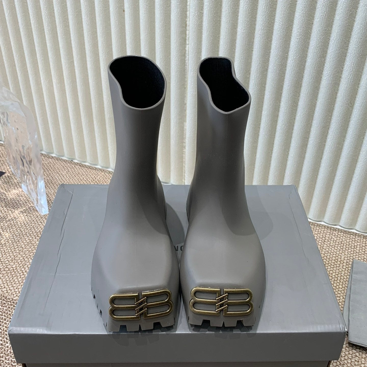 MATTE GRAY SCULPTED RUBBER BOOTS WITH GOLD MONOGRAM - 35