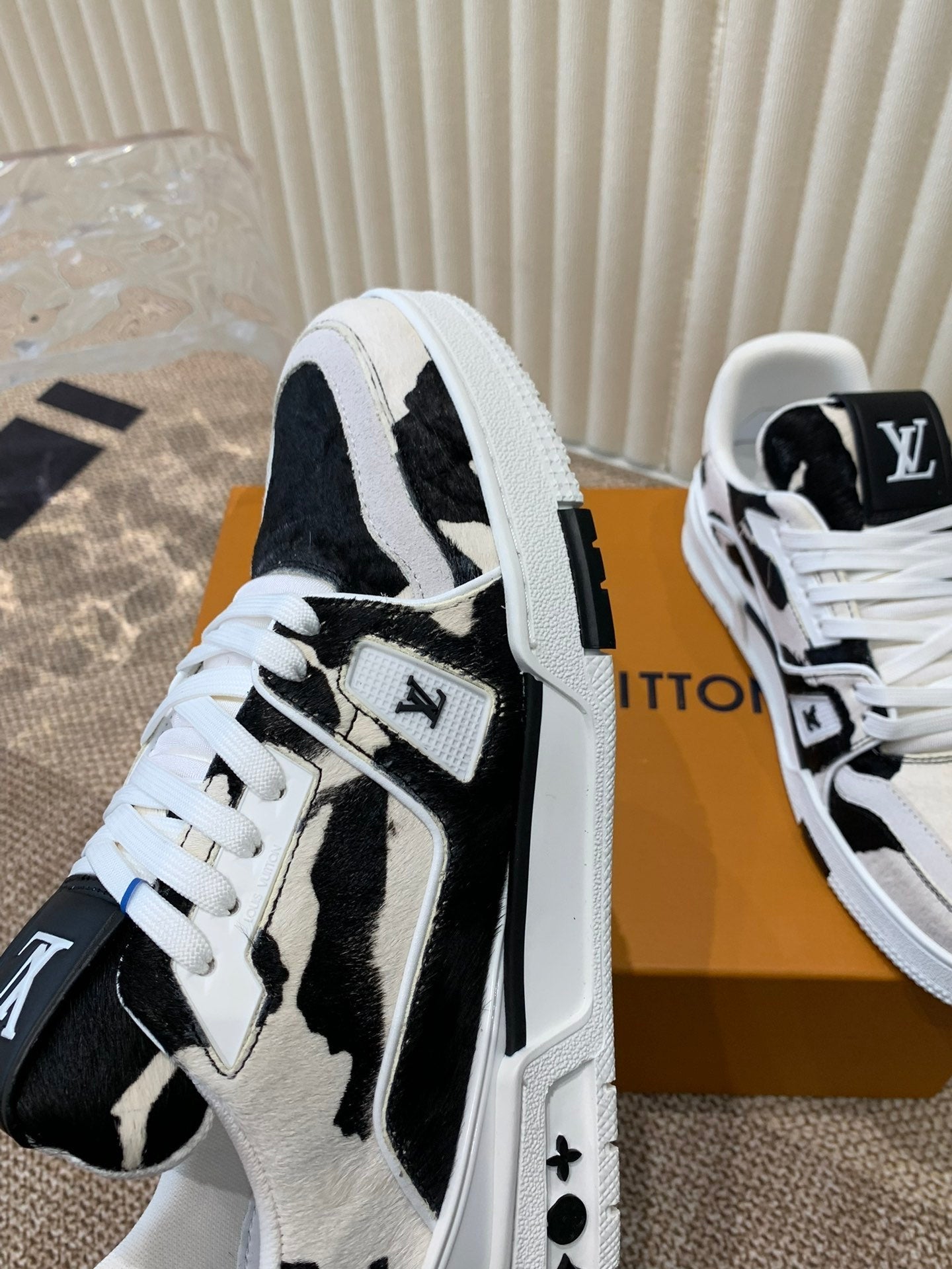 LV TRAINER SNEAKER BLACK MIX WHITE - 35