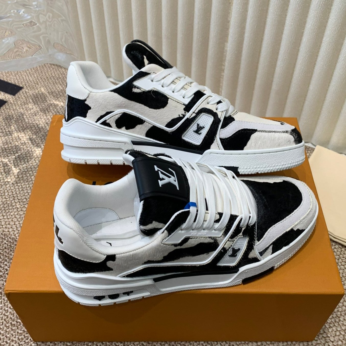 LV TRAINER SNEAKER BLACK MIX WHITE - 35
