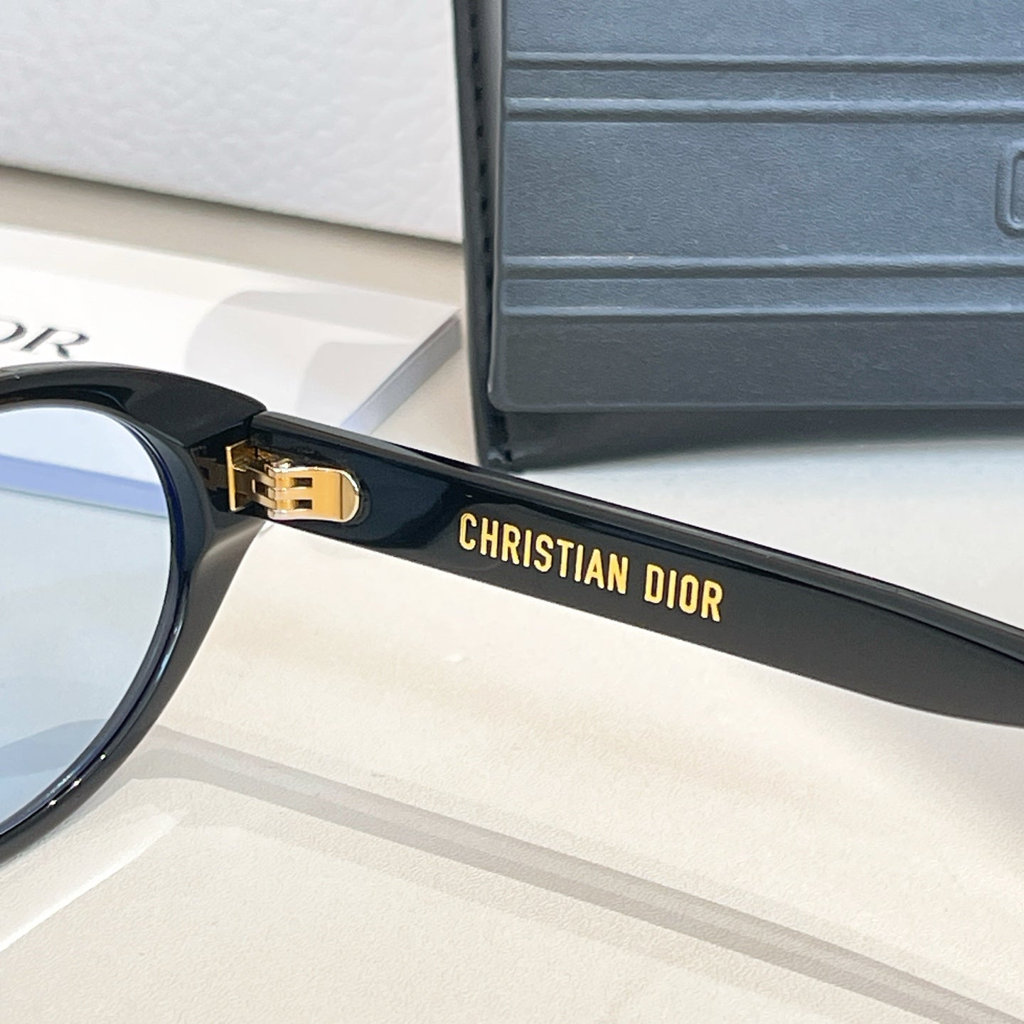 MONTAIGNE SUNGLASS ¥ACIFIC R1F IN ACETATE - Pink Clear