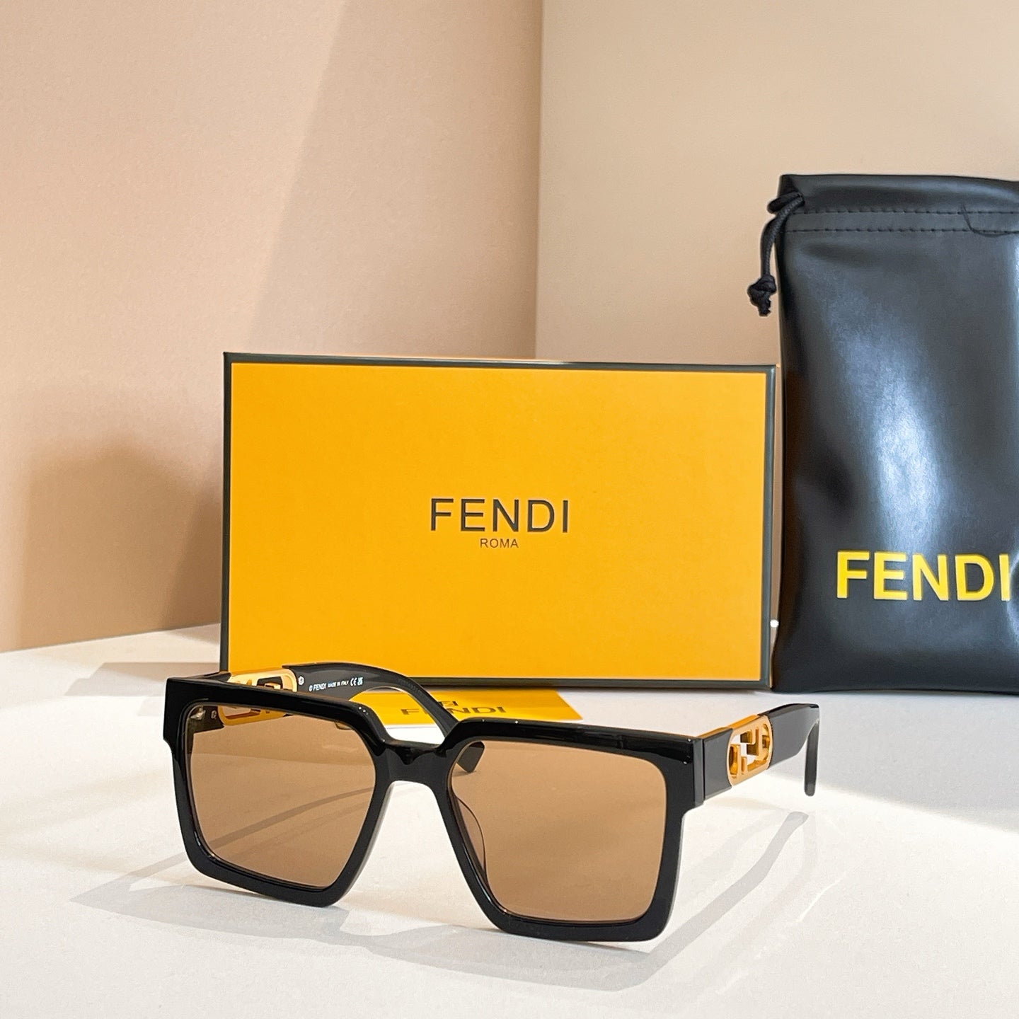 OVERSIZED FF DIAMONDS SQUARE FRAME SUNGLASSES FE40181 IN ACETATE - Dark purple