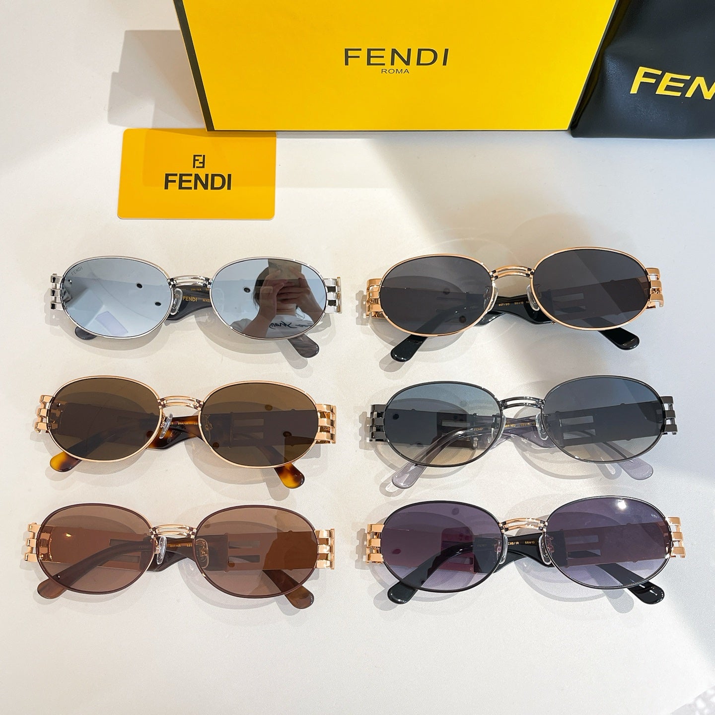FIRST CRYSTAL OVAL FRAME SUNGLASSES 7028 IN METAL - Mirrored silver