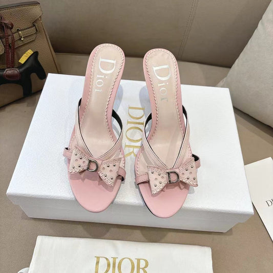 БОСОНІЖКИ DIOR 26S KITTEN HEEL 85 ММ З РОЖЕВОЇ ТЕЛЯЧОЇ ШКІРИ З БАНТОМ ТА ШИПАМИ