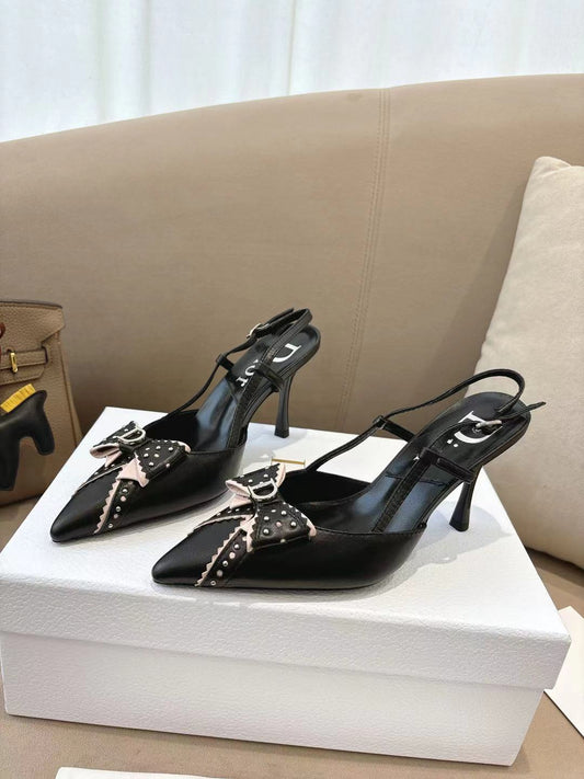БОСОНІЖКИ DIOR 26S KITTEN HEEL 85 ММ З ЧОРНОЇ ТЕЛЯЧОЇ ШКІРИ З РЕМІНЦЕМ-БАНТОМ, ДЕКОРОВАНИМ ЗАКЛЕПКАМИ