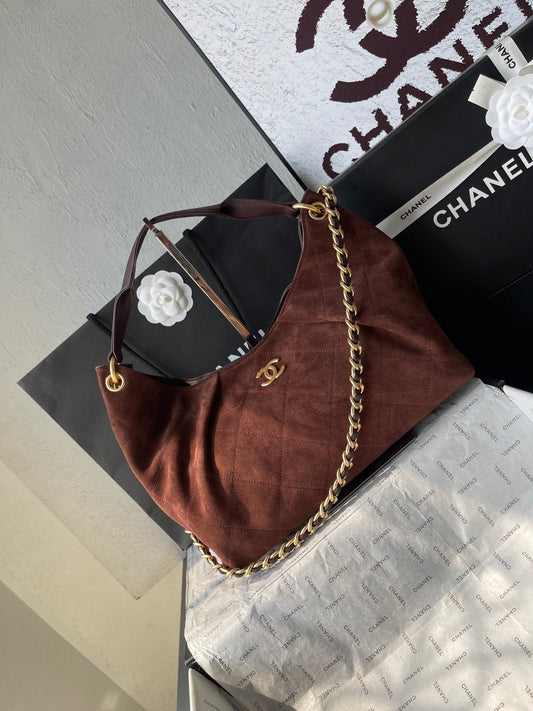 СУМКА CHANEL HOBO 25S 33 З ТЕМНО-КОРИЧНЕВОЇ ЗАМШІ ІЗ ЗОЛОТИСТОЮ ФУРНІТУРОЮ