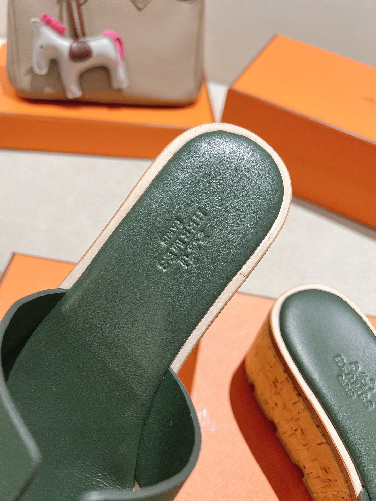 HM 25S HIGH WEDGE SANDALS IN DARK MOSS GREEN LAMBSKIN STYLE 32 - 35