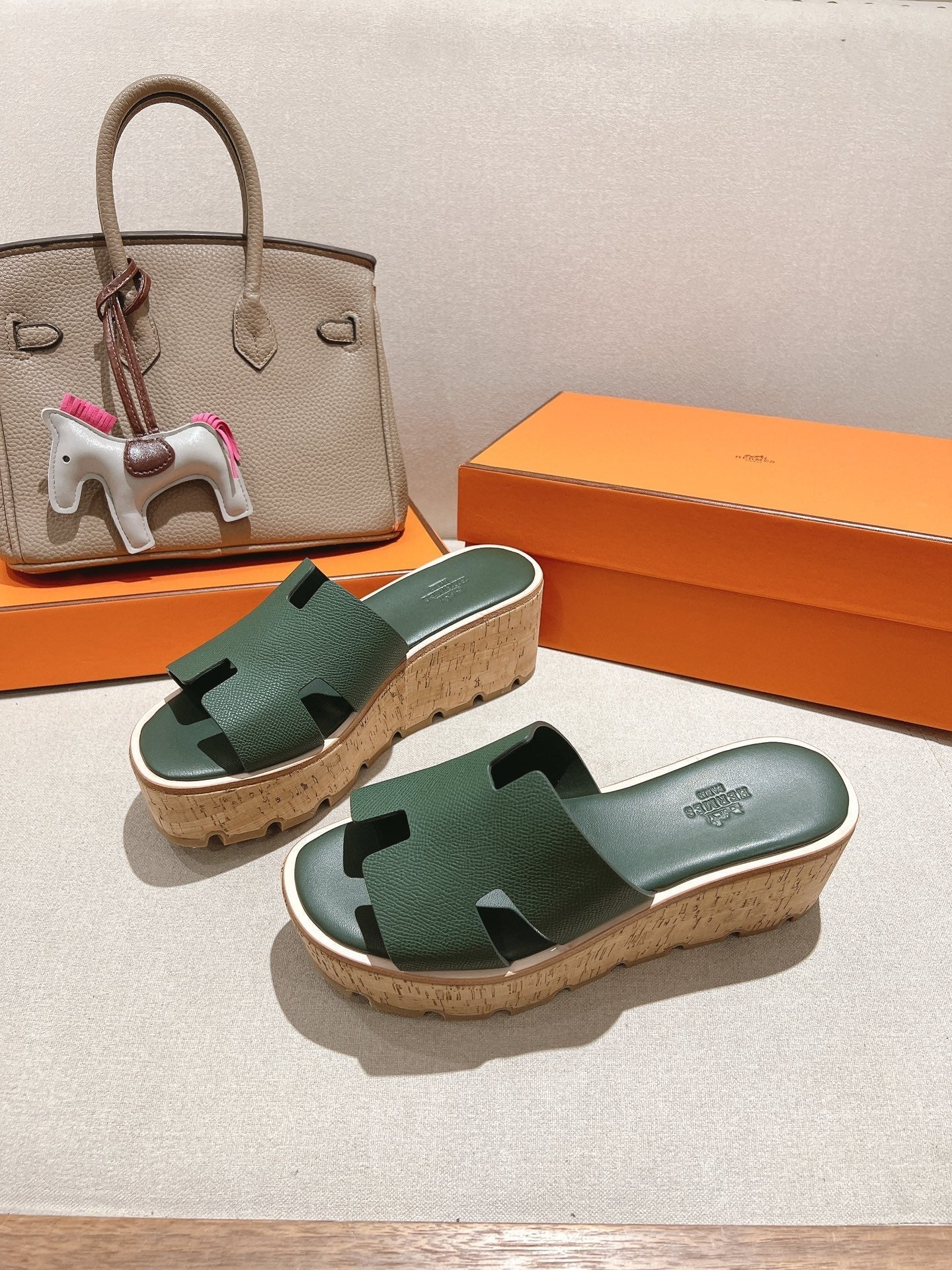 HM 25S HIGH WEDGE SANDALS IN DARK MOSS GREEN LAMBSKIN STYLE 32 - 35