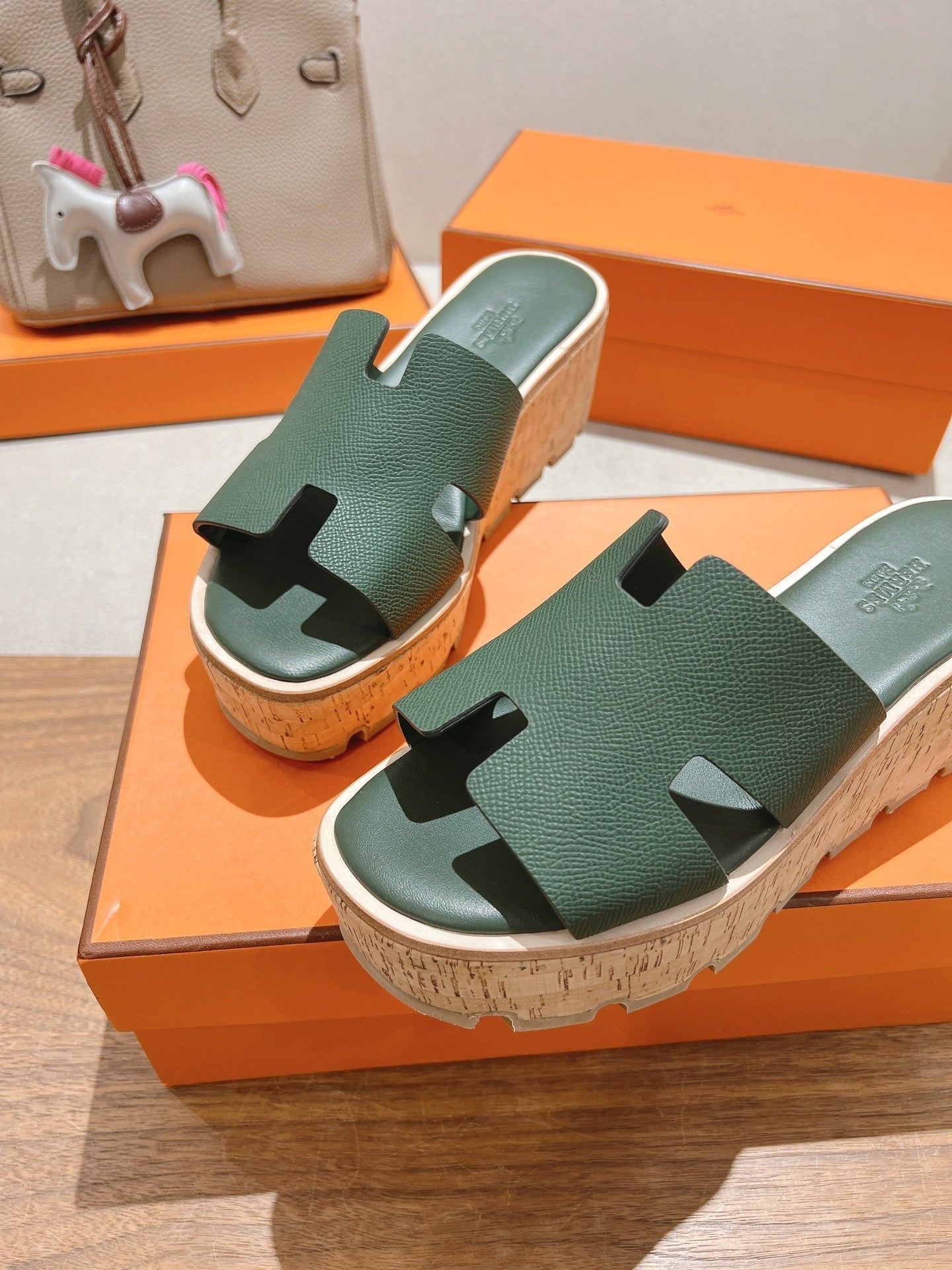 HM 25S HIGH WEDGE SANDALS IN DARK MOSS GREEN LAMBSKIN STYLE 32 - 35