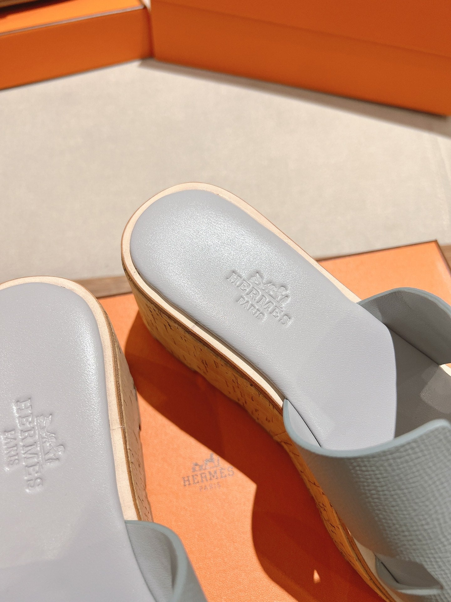 HM 25S HIGH WEDGE SANDALS IN LIGHT GREY LAMBSKIN STYLE 13 - 35
