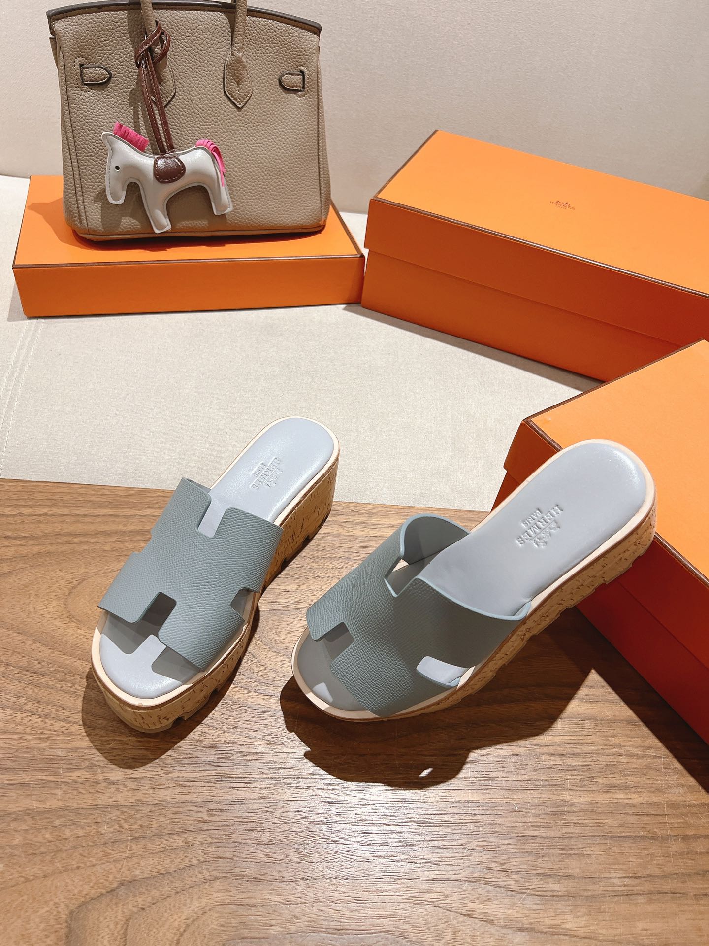 HM 25S HIGH WEDGE SANDALS IN LIGHT GREY LAMBSKIN STYLE 13 - 35