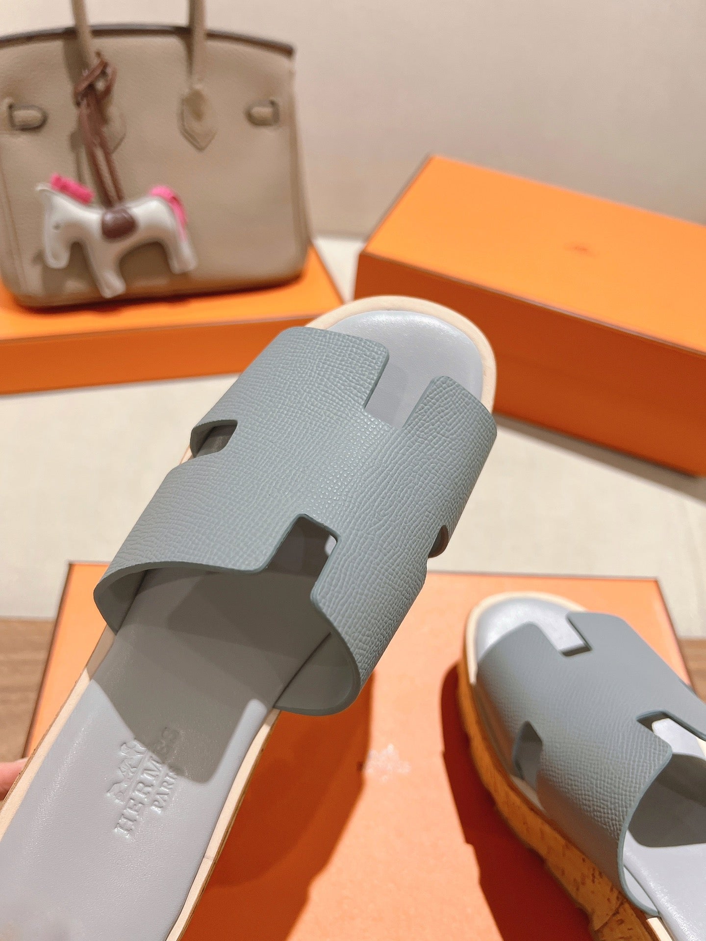 HM 25S HIGH WEDGE SANDALS IN LIGHT GREY LAMBSKIN STYLE 13 - 35