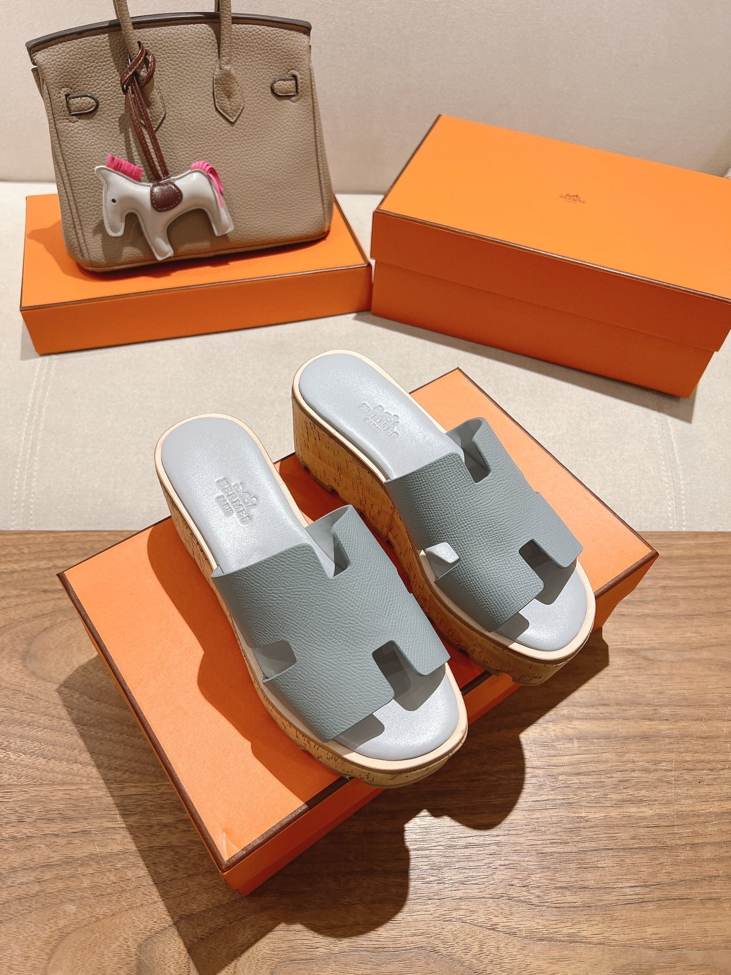 HM 25S HIGH WEDGE SANDALS IN LIGHT GREY LAMBSKIN STYLE 13 - 35