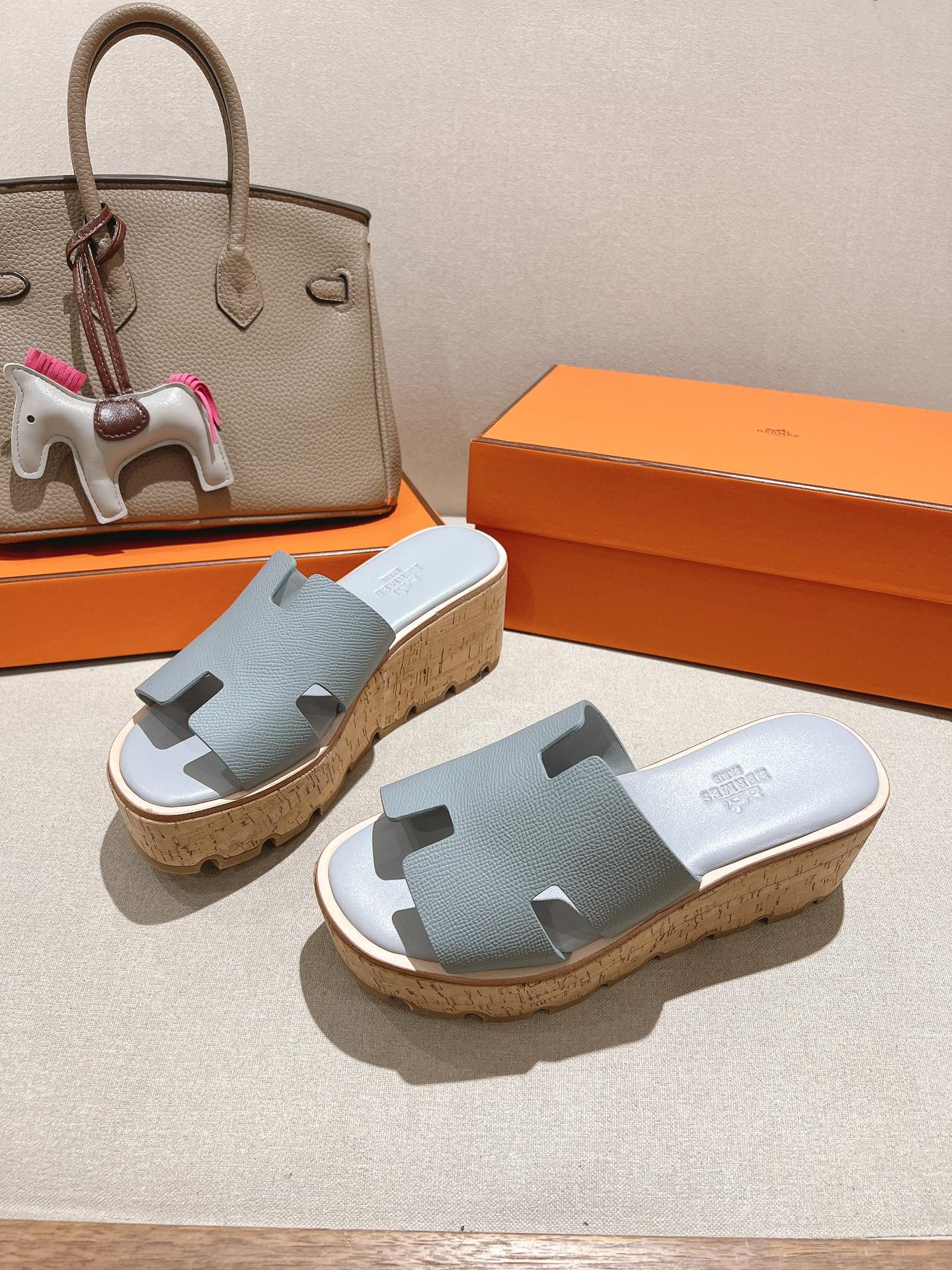 HM 25S HIGH WEDGE SANDALS IN LIGHT GREY LAMBSKIN STYLE 13 - 35