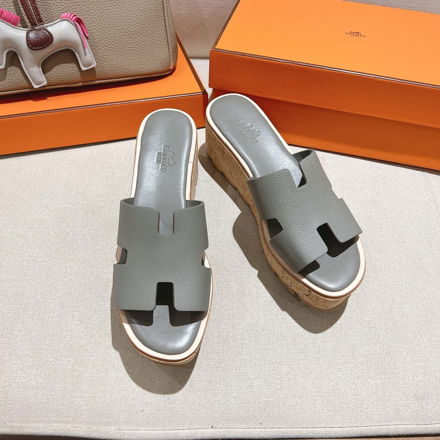 HM 25S HIGH WEDGE SANDALS IN LIGHT GREY LAMBSKIN STYLE 9 - 35