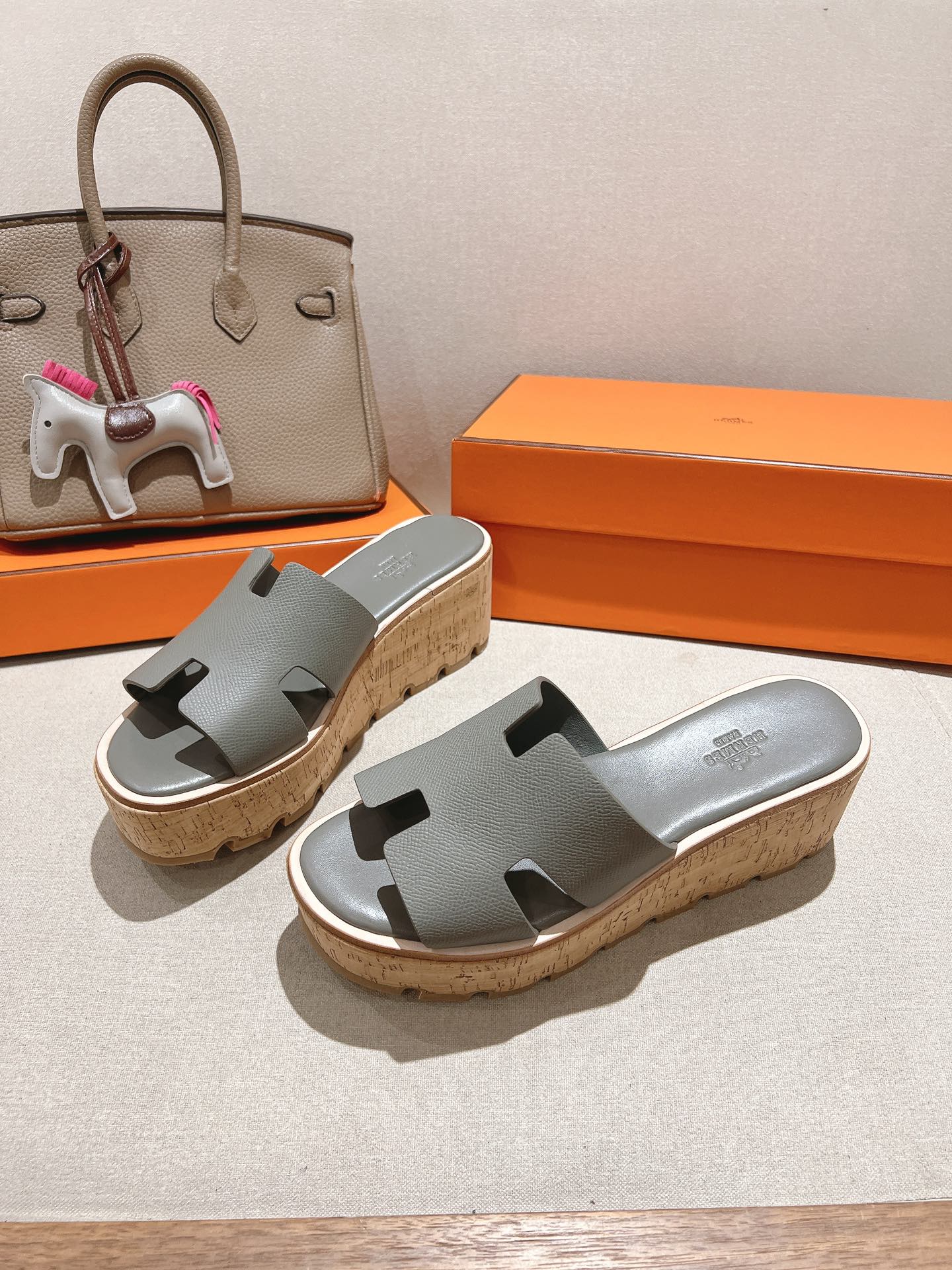 HM 25S HIGH WEDGE SANDALS IN LIGHT GREY LAMBSKIN STYLE 9 - 35