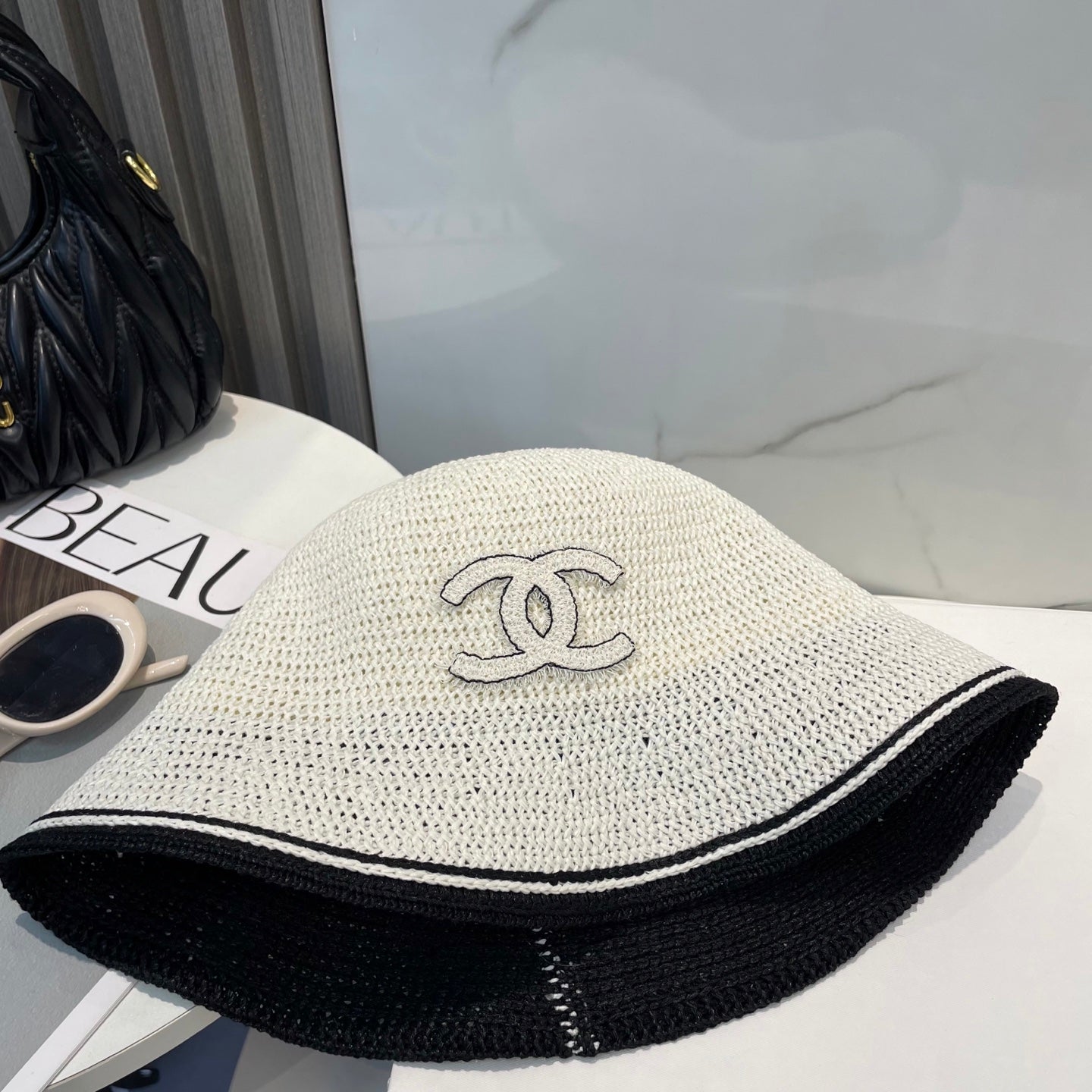 STRAW BUCKET HAT IN WHITE 672972