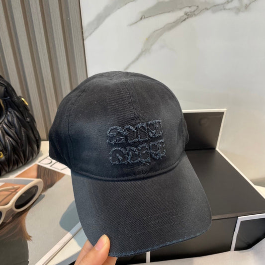 КЕПКА MIUMIU БЕЙСБОЛКА СТИЛЬ 37