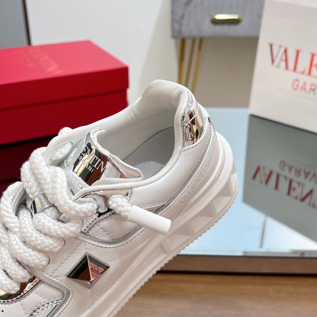 VALENTINO 25S GARAVANI ONE STUD XL PLATFORM SNEAKERS IN WHITE MIX SILVER LAMBSKIN STYLE 4 - 35