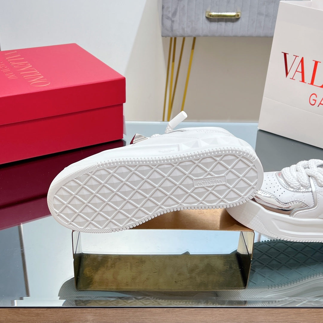 VALENTINO 25S GARAVANI ONE STUD XL PLATFORM SNEAKERS IN WHITE MIX SILVER LAMBSKIN STYLE 4 - 35