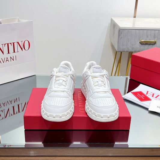 VALENTINO 25S GARAVANI FREEDOTS SNEAKERS IN WHITE LAMBSKIN - 35