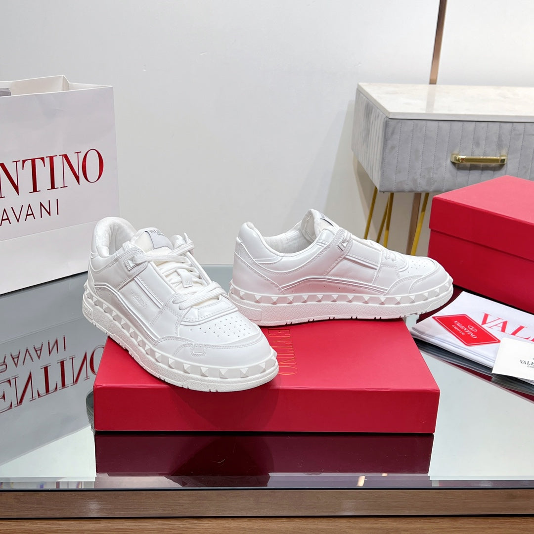 VALENTINO 25S GARAVANI FREEDOTS SNEAKERS IN WHITE LAMBSKIN - 35