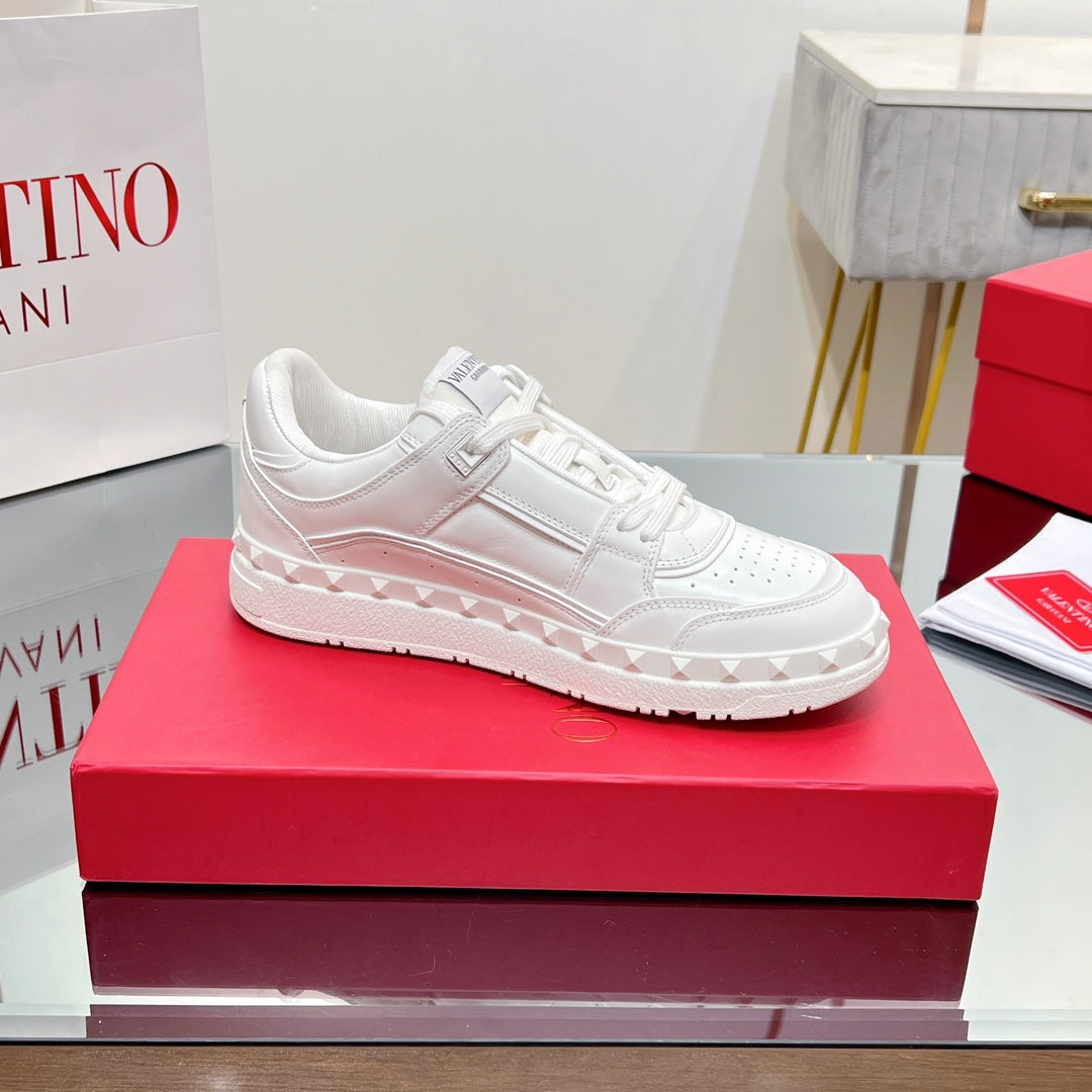 VALENTINO 25S GARAVANI FREEDOTS SNEAKERS IN WHITE LAMBSKIN - 35