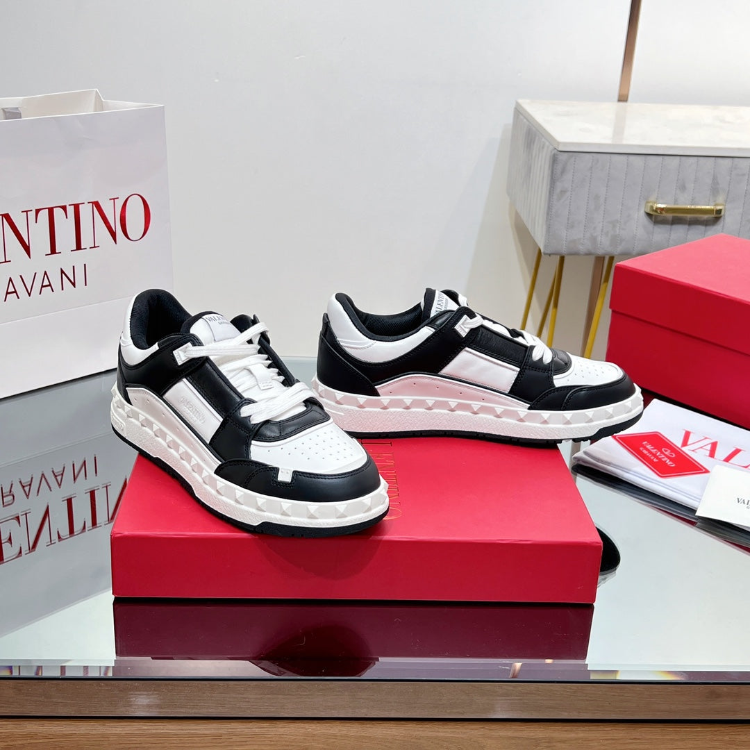 VALENTINO 25S GARAVANI FREEDOTS SNEAKERS IN WHITE MIX BLACK LAMBSKIN - 35