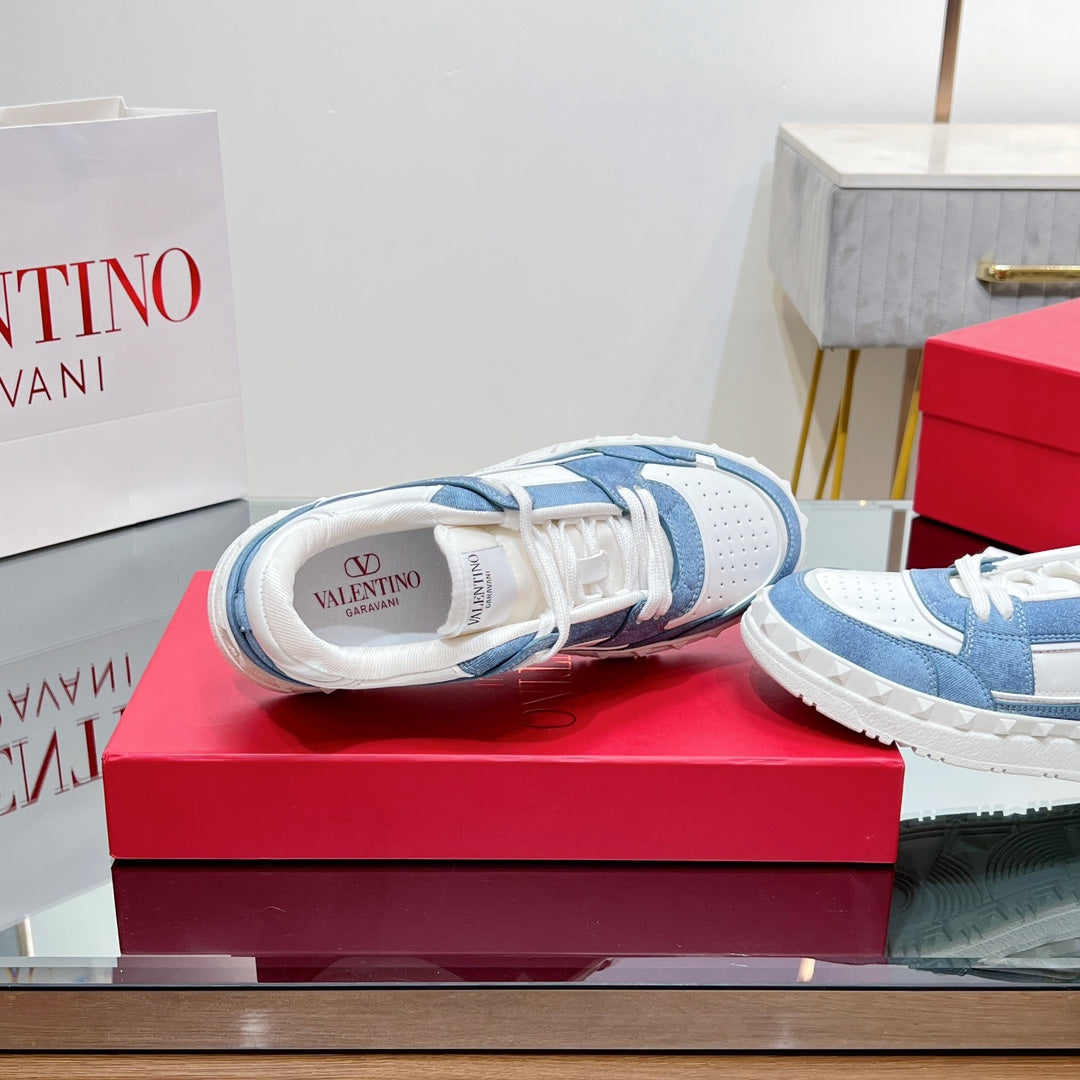VALENTINO 25S GARAVANI FREEDOTS SNEAKERS IN WHITE LAMBSKIN AND BLUE DENIM - 35