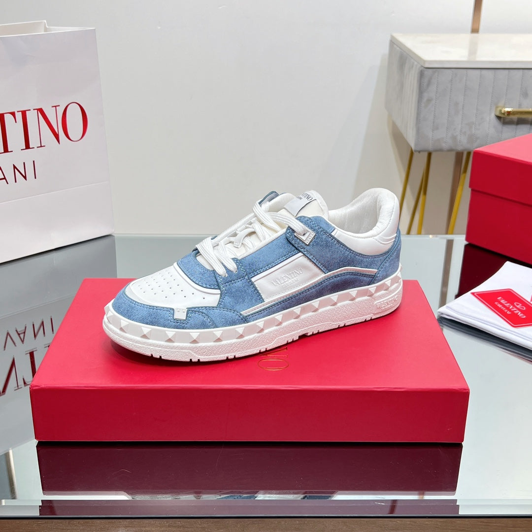 VALENTINO 25S GARAVANI FREEDOTS SNEAKERS IN WHITE LAMBSKIN AND BLUE DENIM - 35