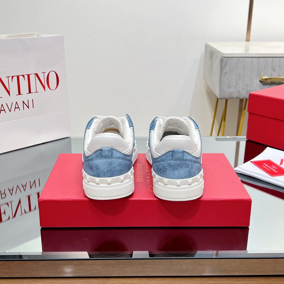 VALENTINO 25S GARAVANI FREEDOTS SNEAKERS IN WHITE LAMBSKIN AND BLUE DENIM - 35