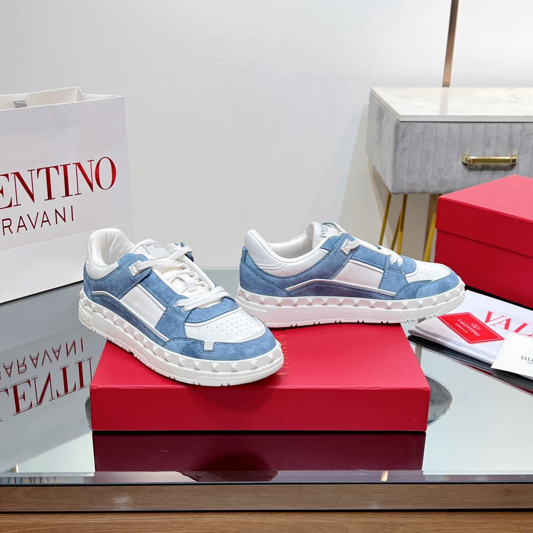 VALENTINO 25S GARAVANI FREEDOTS SNEAKERS IN WHITE LAMBSKIN AND BLUE DENIM - 35