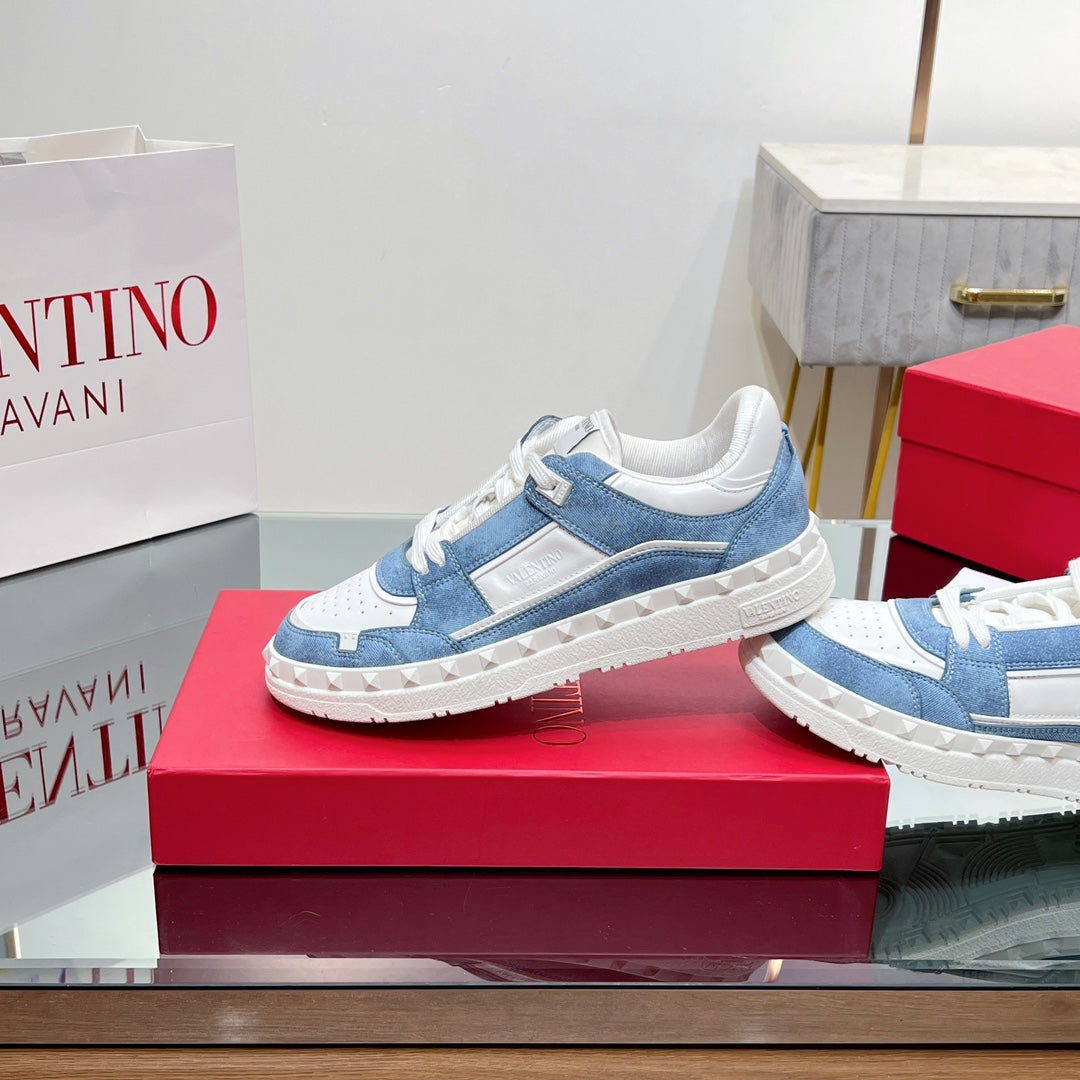 VALENTINO 25S GARAVANI FREEDOTS SNEAKERS IN WHITE LAMBSKIN AND BLUE DENIM - 35