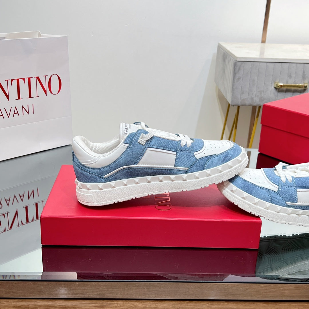 VALENTINO 25S GARAVANI FREEDOTS SNEAKERS IN WHITE LAMBSKIN AND BLUE DENIM - 35
