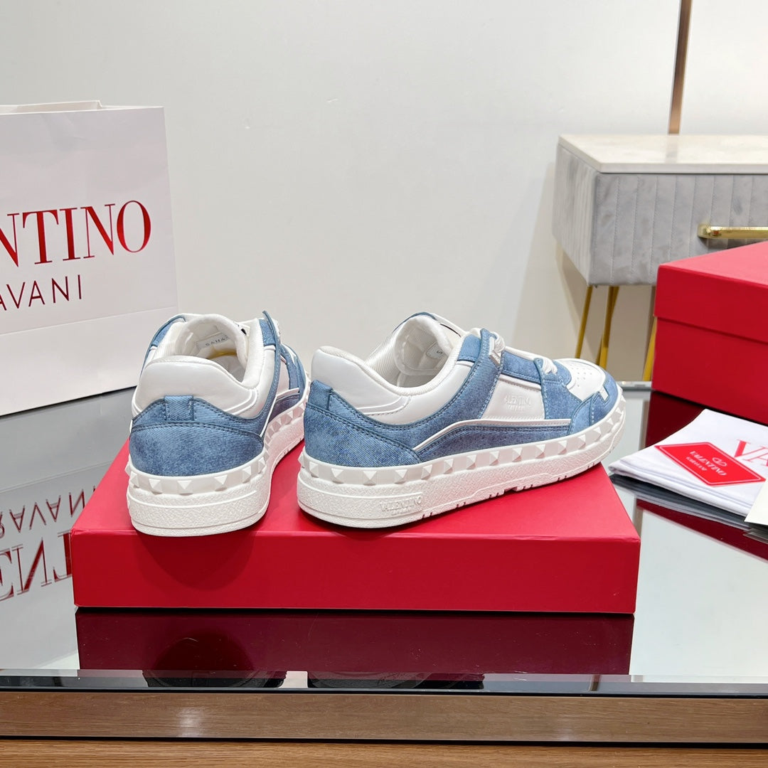 VALENTINO 25S GARAVANI FREEDOTS SNEAKERS IN WHITE LAMBSKIN AND BLUE DENIM - 35