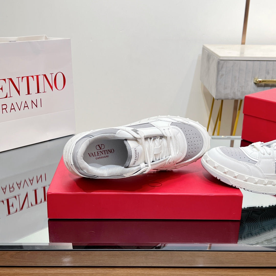 VALENTINO 25S GARAVANI FREEDOTS SNEAKERS IN WHITE MIX GREY LAMBSKIN - 35