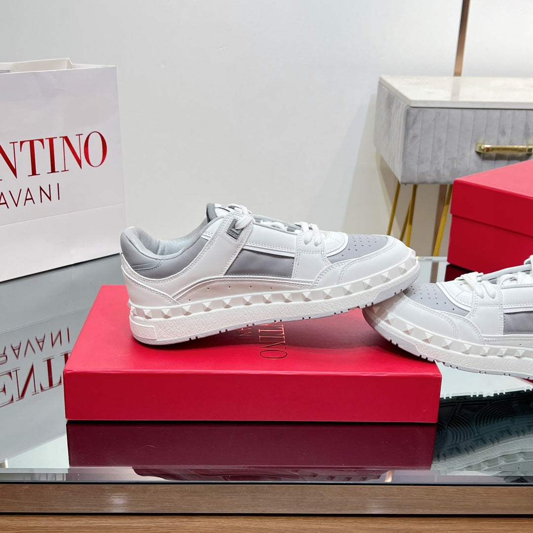 VALENTINO 25S GARAVANI FREEDOTS SNEAKERS IN WHITE MIX GREY LAMBSKIN - 35
