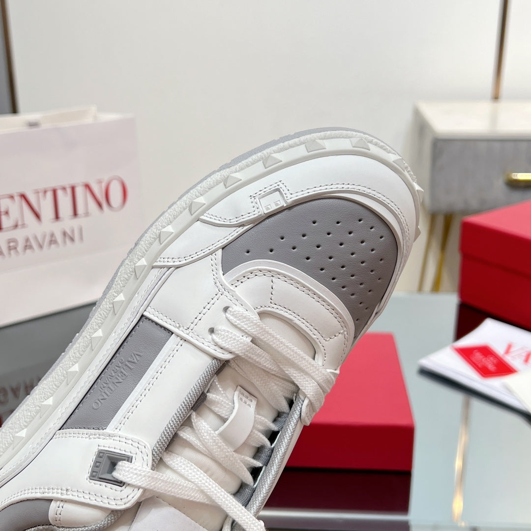 VALENTINO 25S GARAVANI FREEDOTS SNEAKERS IN WHITE MIX GREY LAMBSKIN - 35