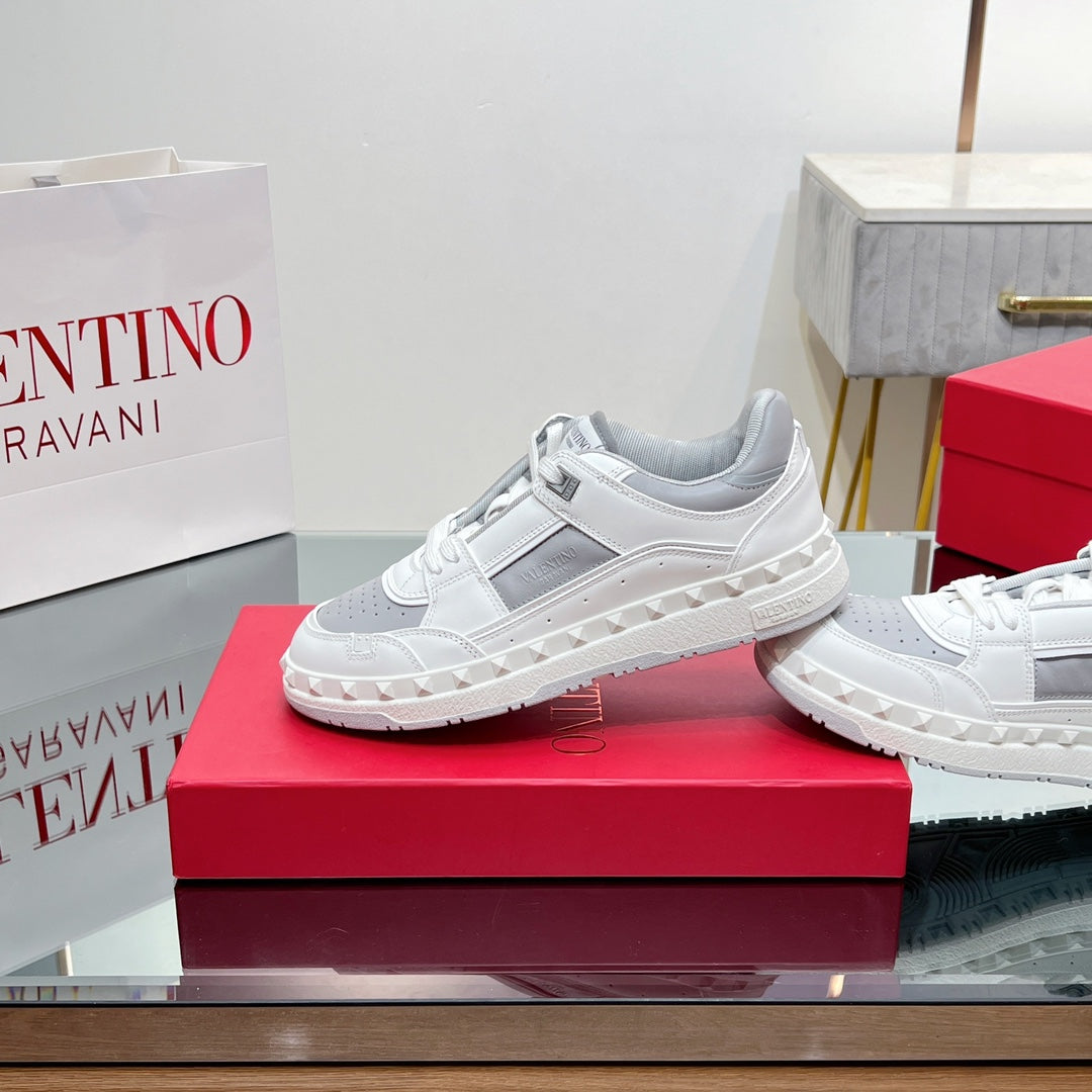 VALENTINO 25S GARAVANI FREEDOTS SNEAKERS IN WHITE MIX GREY LAMBSKIN - 35
