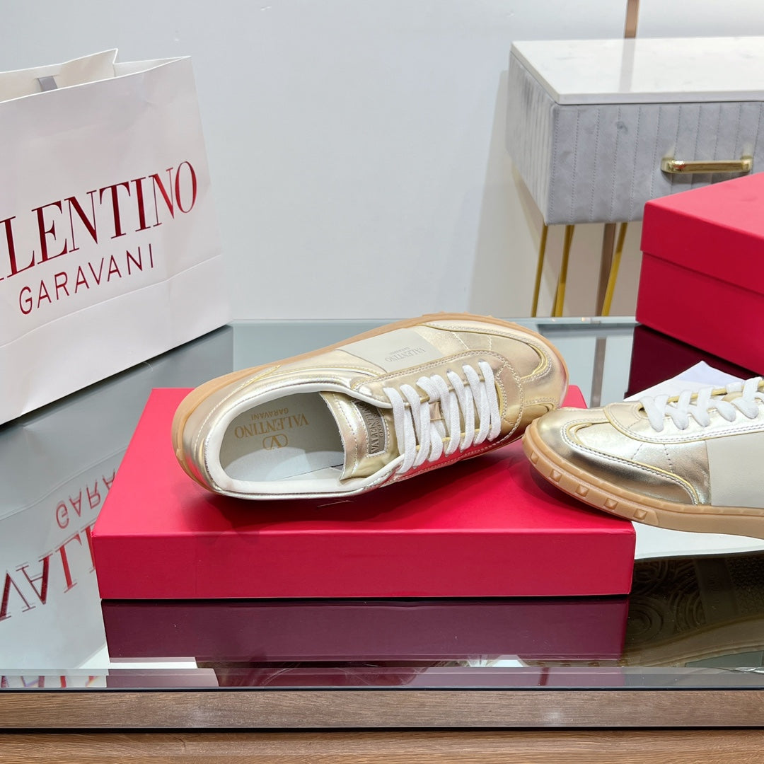 VALENTINO 25S UPVILLAGE SNEAKERS IN LIGHT GOLD LAMBSKIN - 35