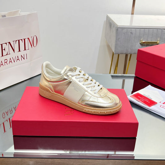 VALENTINO 25S UPVILLAGE SNEAKERS IN LIGHT GOLD LAMBSKIN - 35