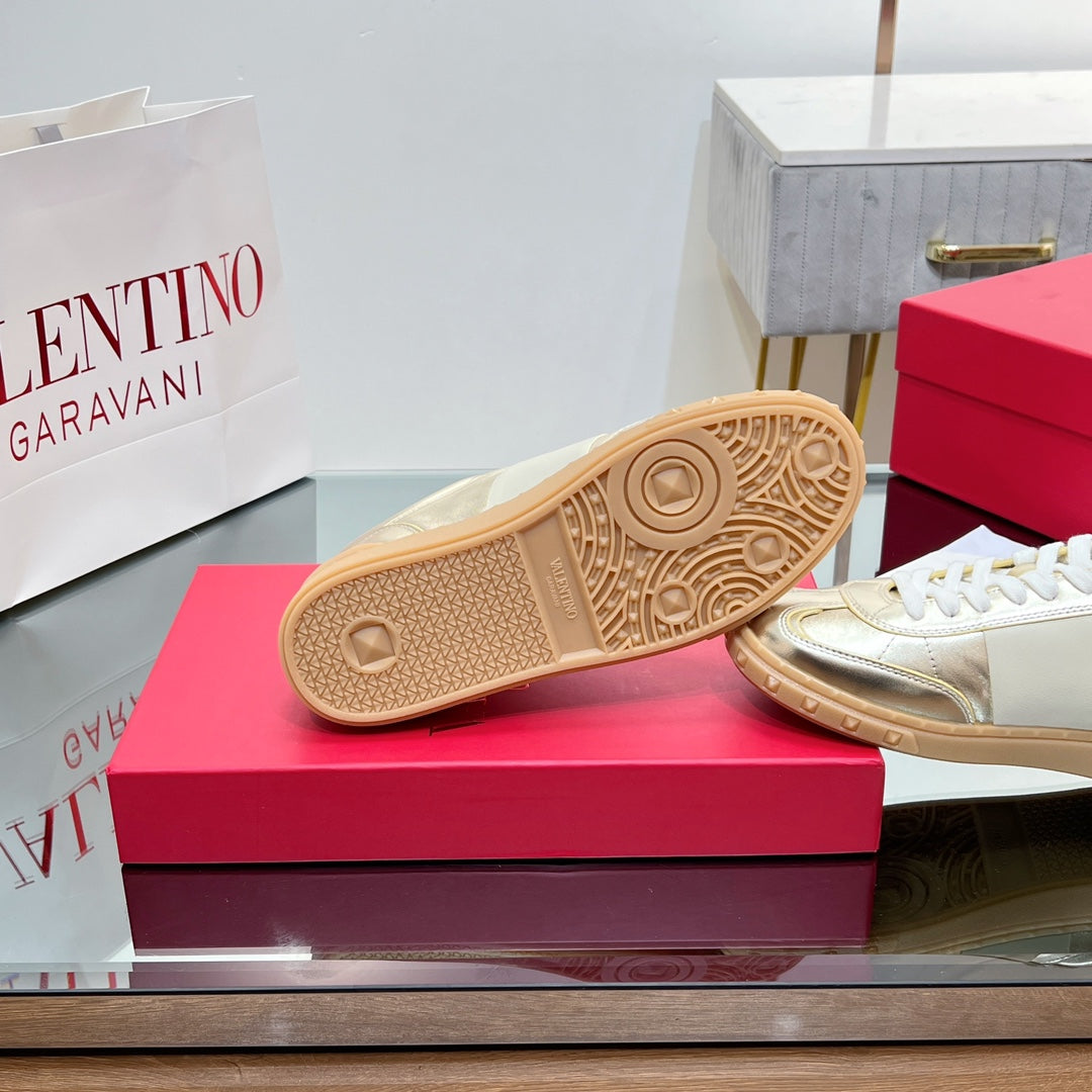 VALENTINO 25S UPVILLAGE SNEAKERS IN LIGHT GOLD LAMBSKIN - 35