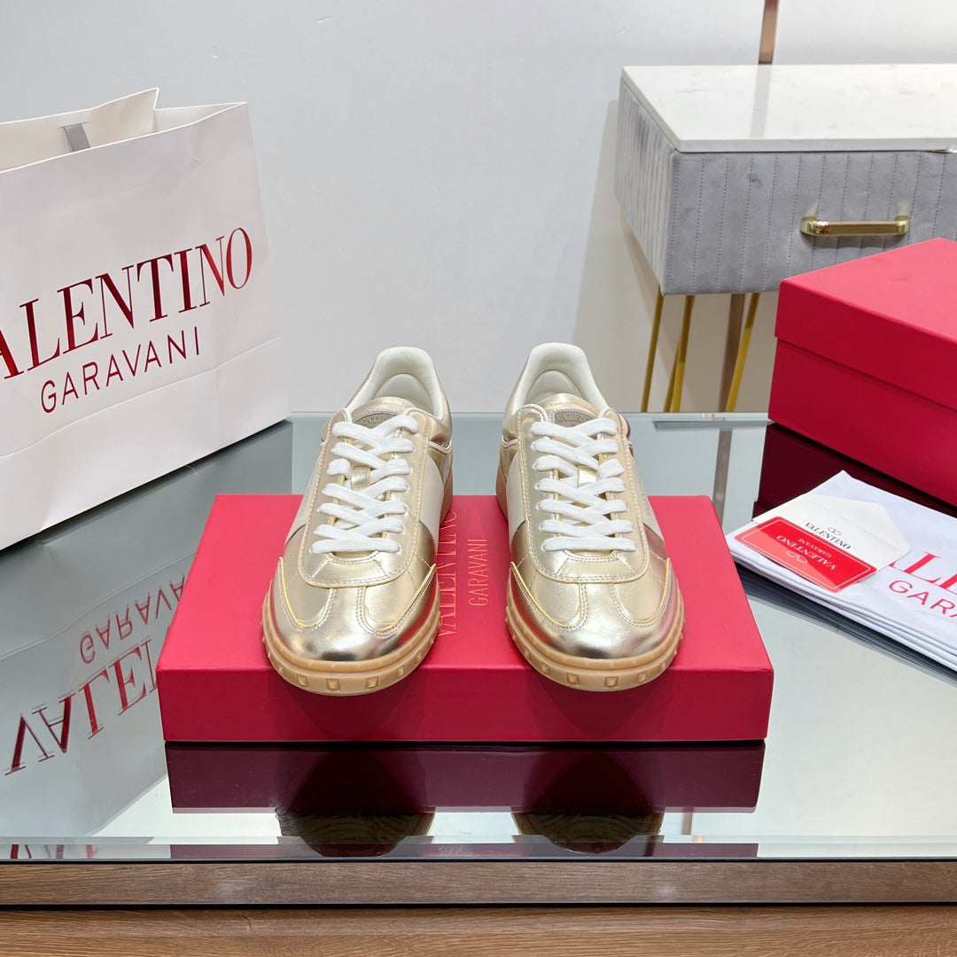 VALENTINO 25S UPVILLAGE SNEAKERS IN LIGHT GOLD LAMBSKIN - 35
