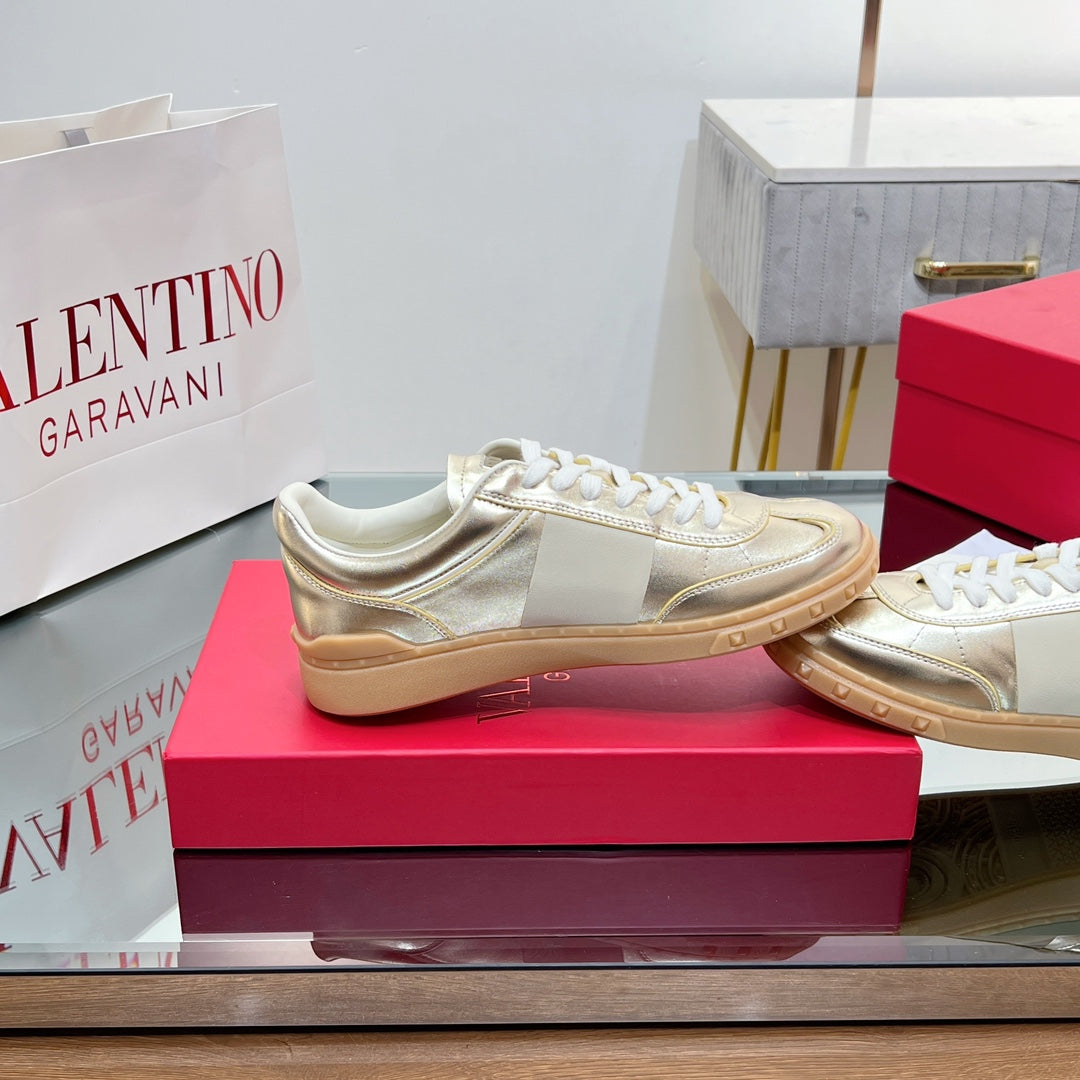 VALENTINO 25S UPVILLAGE SNEAKERS IN LIGHT GOLD LAMBSKIN - 35
