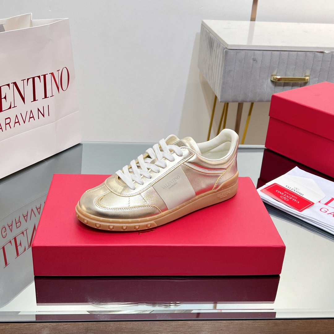VALENTINO 25S UPVILLAGE SNEAKERS IN LIGHT GOLD LAMBSKIN - 35