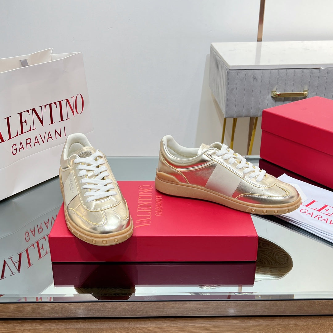 VALENTINO 25S UPVILLAGE SNEAKERS IN LIGHT GOLD LAMBSKIN - 35
