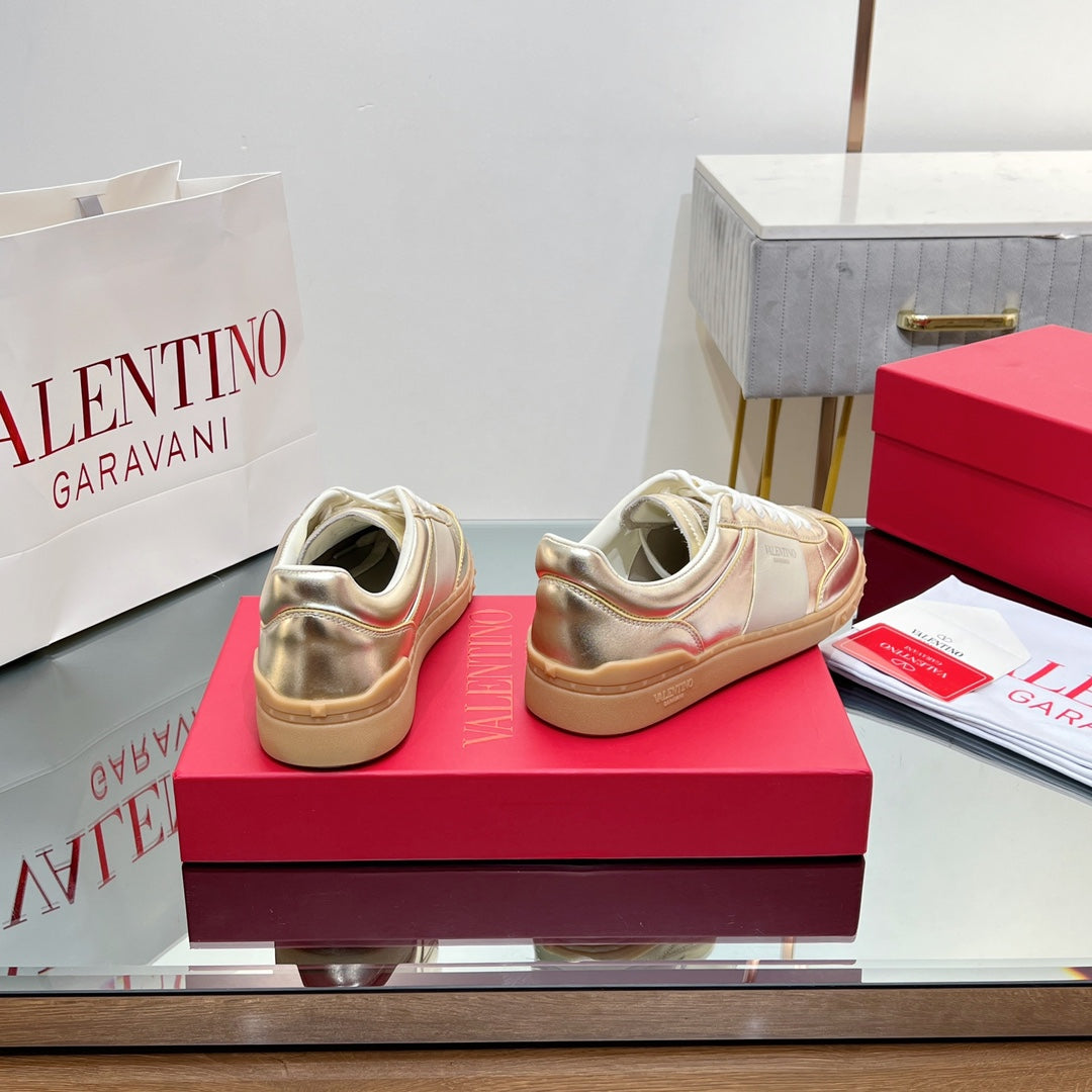 VALENTINO 25S UPVILLAGE SNEAKERS IN LIGHT GOLD LAMBSKIN - 35