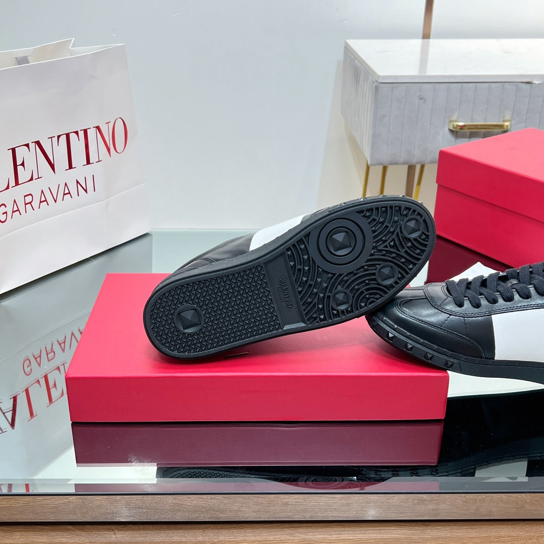 VALENTINO 25S UPVILLAGE SNEAKERS IN BLACK MIX WHITE LAMBSKIN - 35