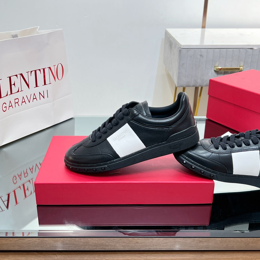 VALENTINO 25S UPVILLAGE SNEAKERS IN BLACK MIX WHITE LAMBSKIN - 35