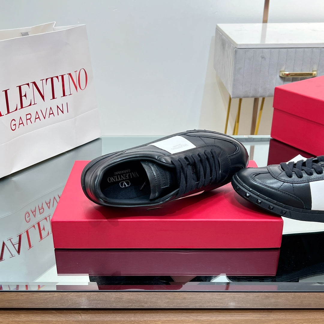 VALENTINO 25S UPVILLAGE SNEAKERS IN BLACK MIX WHITE LAMBSKIN - 35