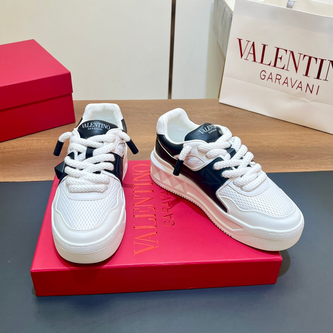 VALENTINO 25S GARAVANI ONE STUD XL PLATFORM SNEAKERS IN WHITE MIX BLACK LAMBSKIN STYLE 2 - 35
